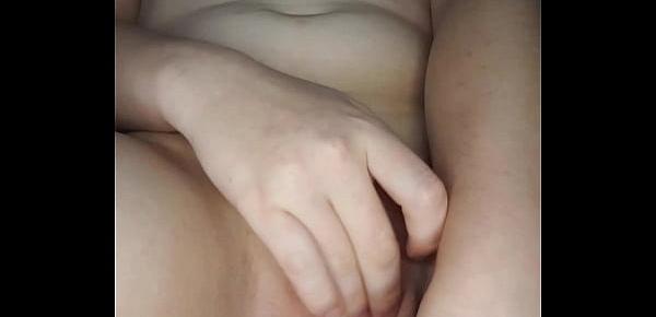  Girl masturbates her pussy to camera moaning hot